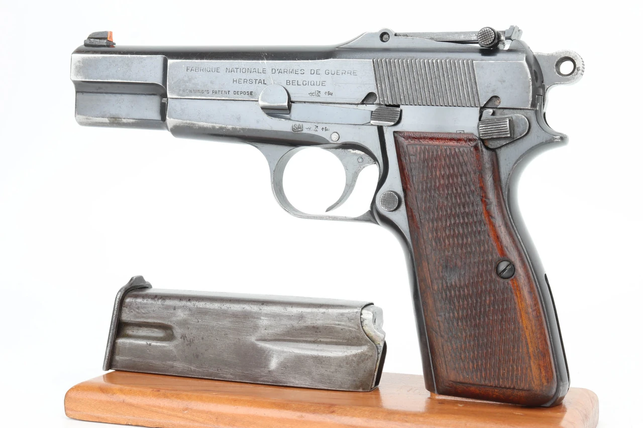 FN Browning High Power - Finnish Contract - left side with magazine