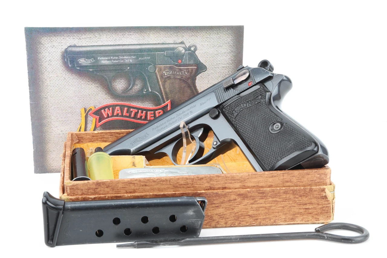 Boxed 1931 Commercial Walther PP - complete set with period box, pistol, magazine and cleaning rod