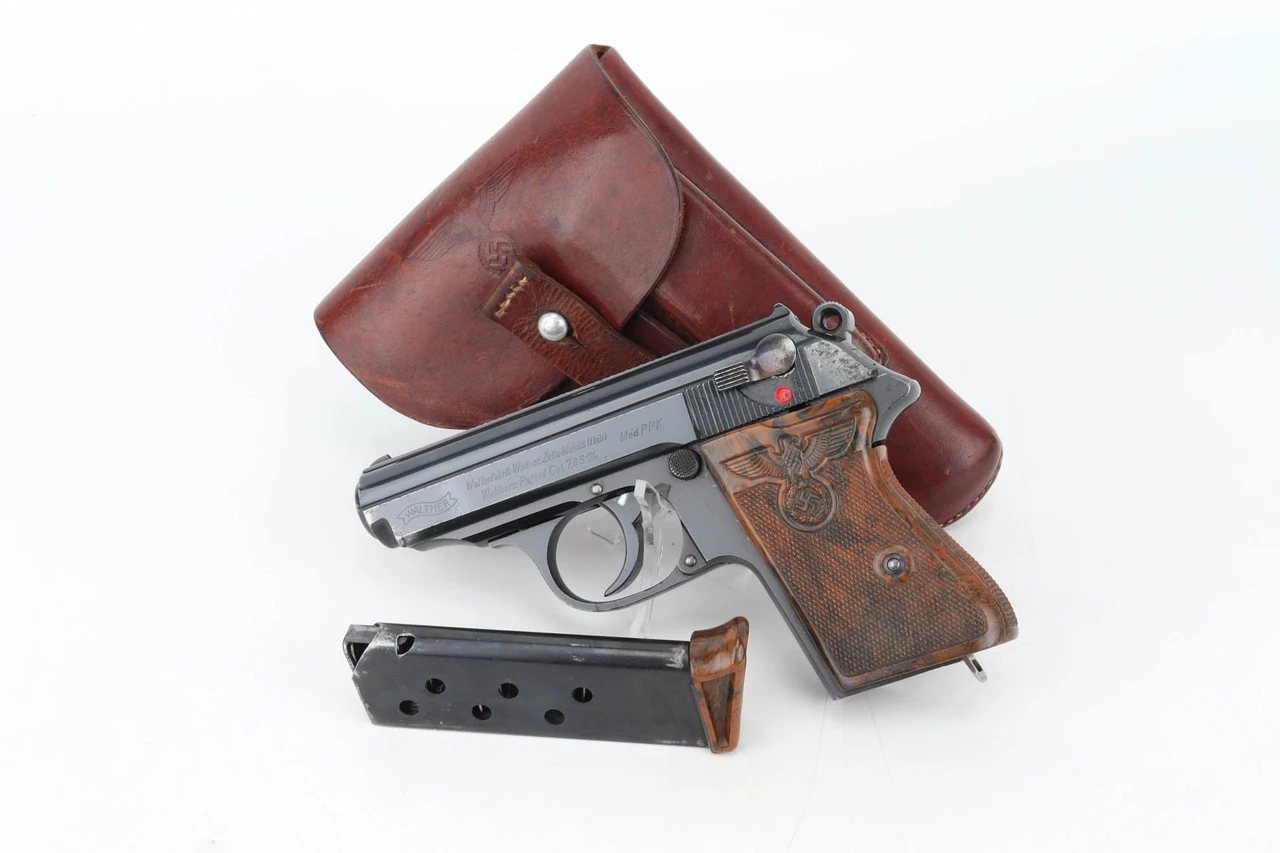 1939 Party Leader Walther PPK 7.65mm - shown with Party Leader holster and finger extension magazine