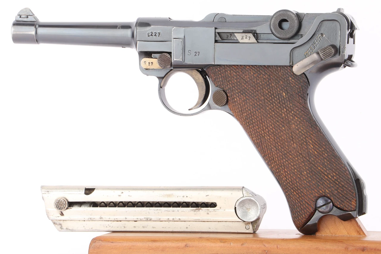 1934 K Date Mauser Luger P08 with magazine, left side