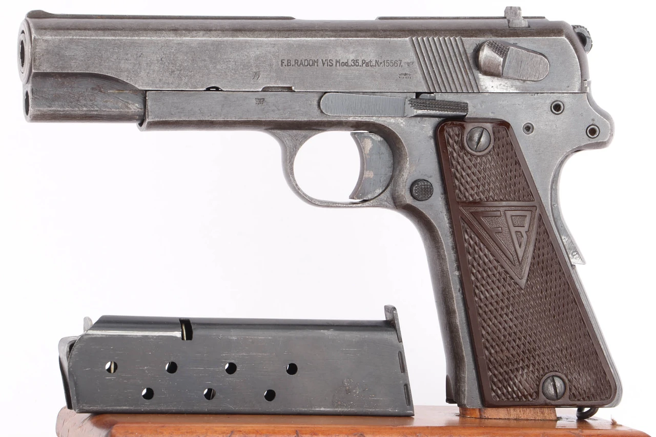 WWII German military Radom VIS 35 9mm pistol left side with magazine