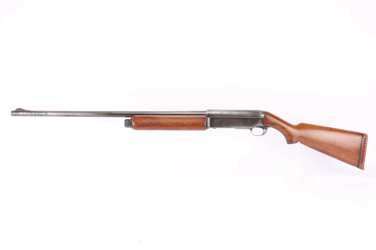 Winchester Model 40 12 gauge semi-auto shotgun - left side view