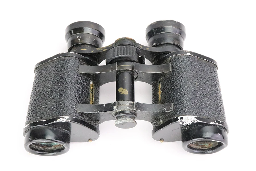 Colmont Paris 8x26 binoculars - front view of the objective lenses and center hinge