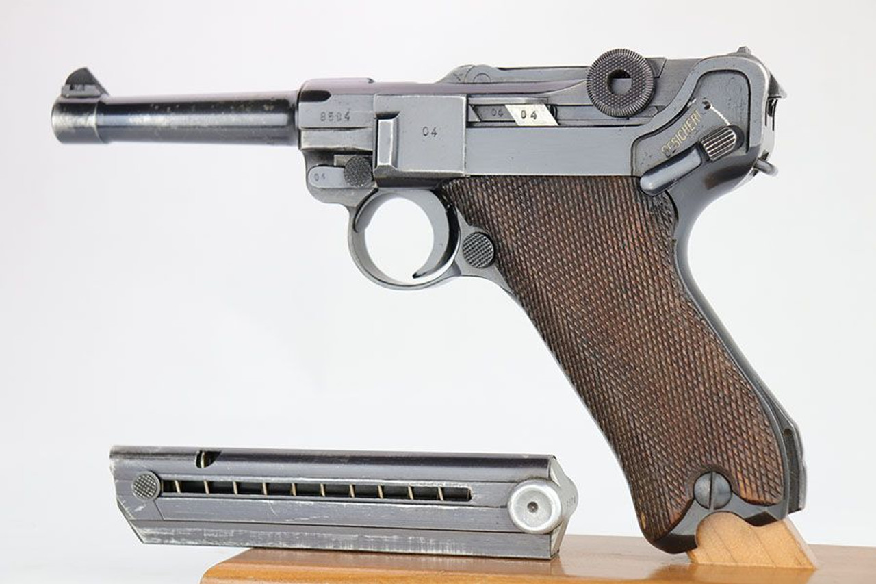 1940 Mauser Luger - Matching Magazine & Grips - 1