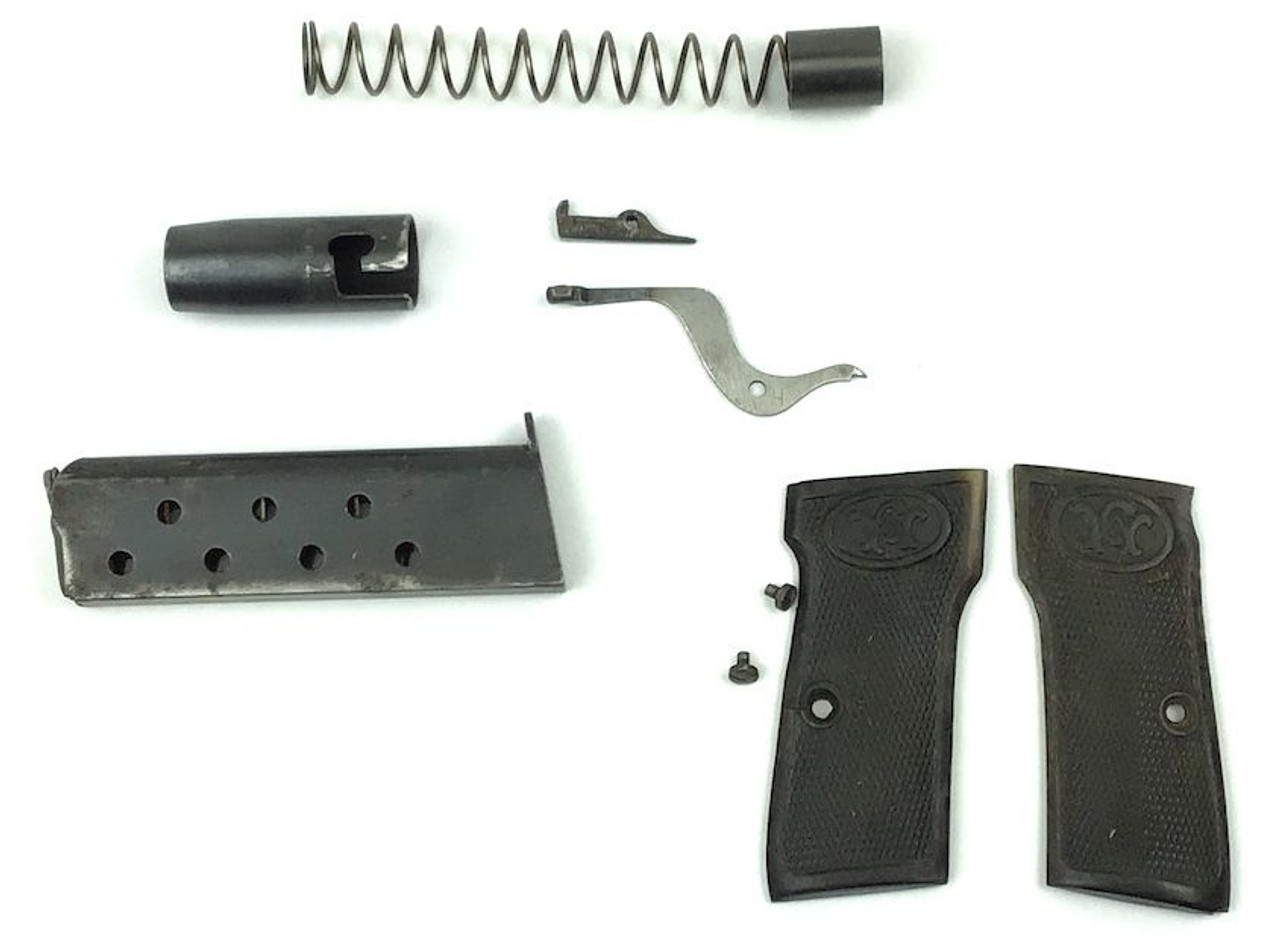 Walther Model 4 Magazine - Grips - Small parts - 1
