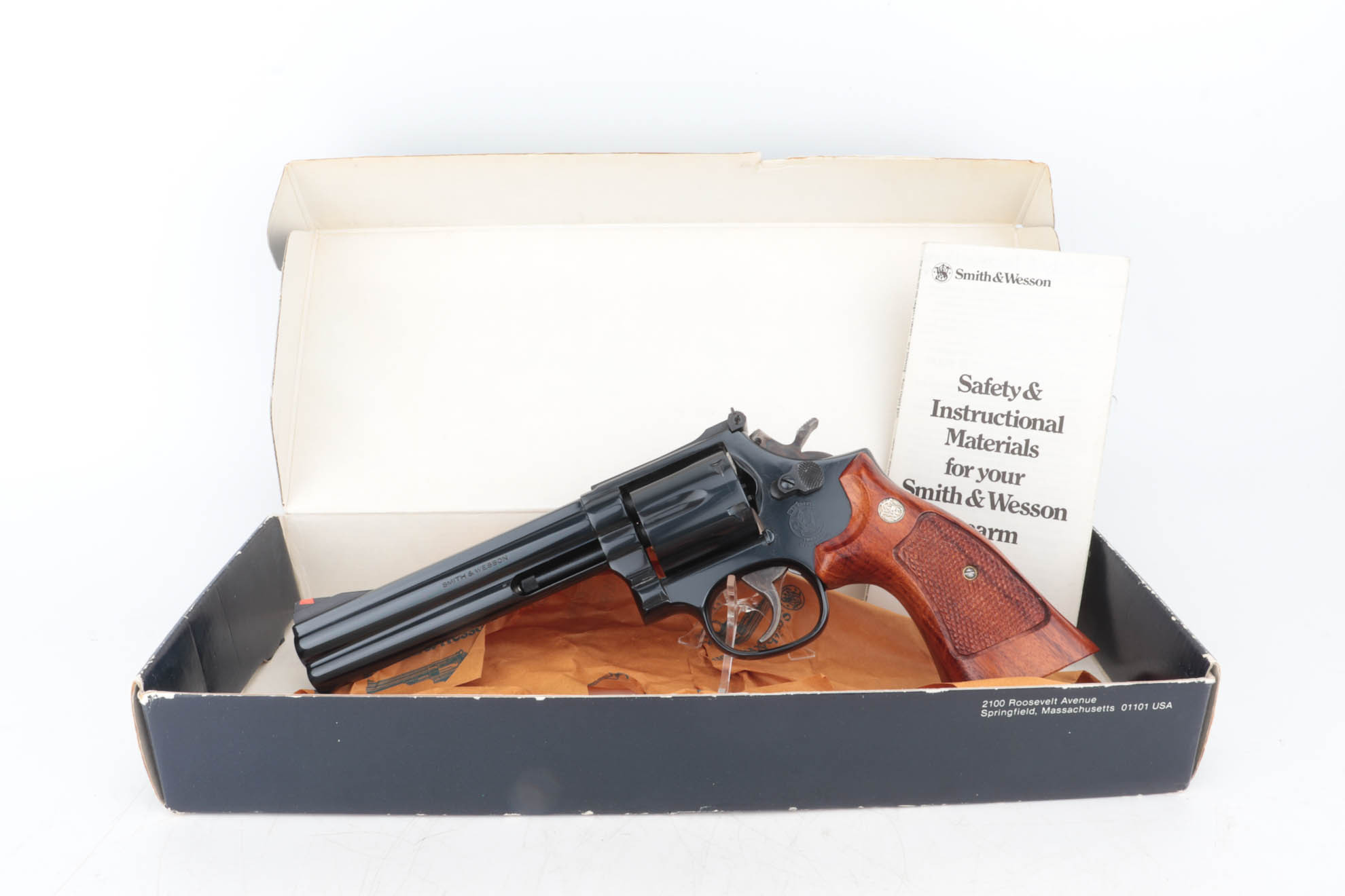 anib-1984-smith-and-wesson-586-distinguished-combat-magnum/