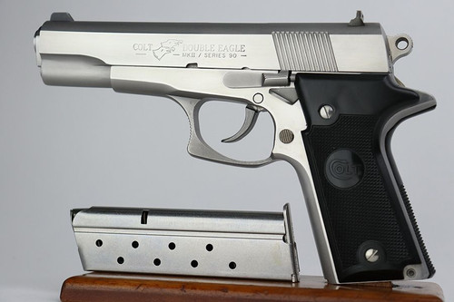 COLT DEFENDER SERIES 90 mgc 新日本模型　アイボリー COLT DEFENDER SERIES 90 mgc 新日本模型 アイボリー - メルカリ