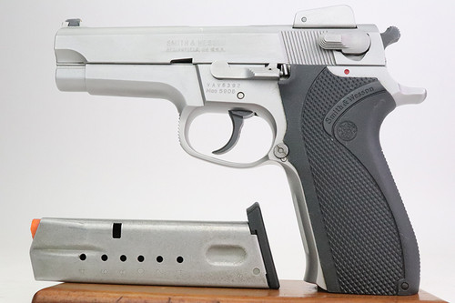 Minty, Boxed Smith & Wesson Model 5906 - photo 2 of 14