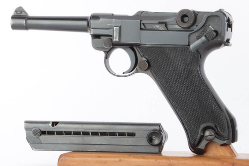 1945 end-of-war PX Luger - left side with magazine