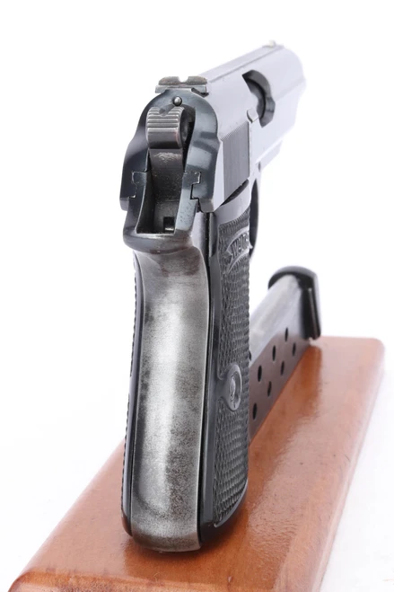 Early Bank-Issued Walther PP - Matching Magazine - photo 2 of 11