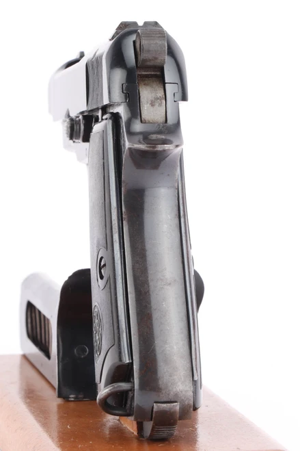 WW2 Italian Beretta Model 1934 blank slide 9mm Corto pistol - rear view of the grip frame and hammer