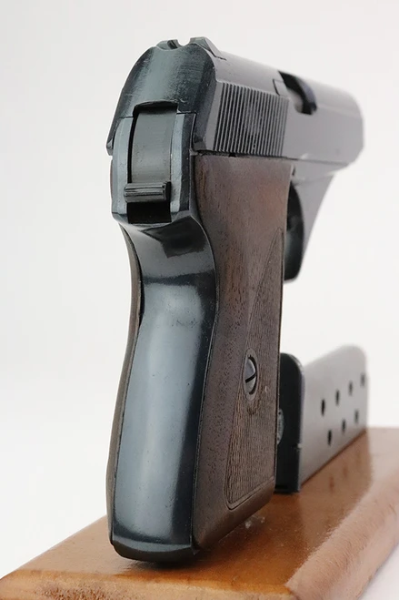 1944 Mauser HSc Police Eagle/L - rear view of grip and hammer