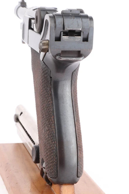 1913 DWM Model 1908 Luger Bolivian Contract 9mm - rear view of grip frame and toggle