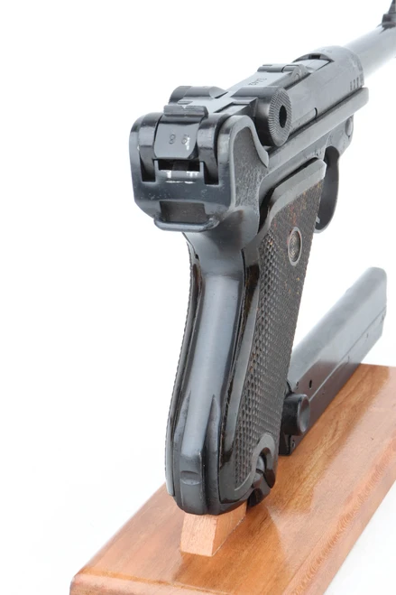 Reworked DWM Mauser Vopo Luger 6596 rear view with magazine