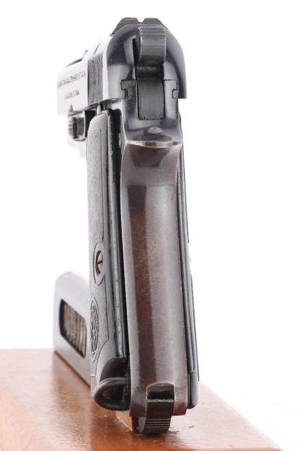 1944 Nazi Beretta Model 1935 4UT 7.65mm pistol - back strap and grip, rear view