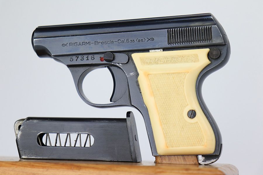 Grips for the rare Hijo Militar .32Acp. made by Rigarmi in Italy