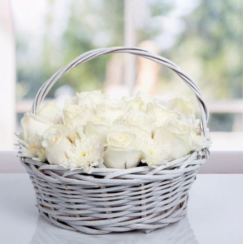 Basket of White Roses سبد گل رز سفید