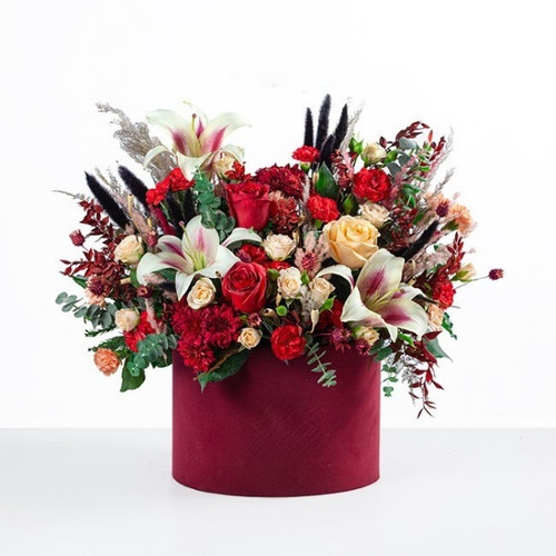 Red cylindrical flower box باکس گل استوانه ای قرمز