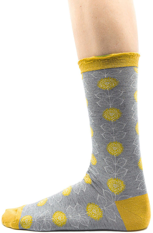 Made In Japan Pair of Women's Crew Gift Socks (Fleur, US 57)