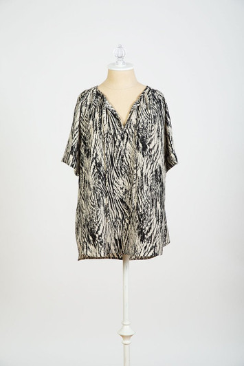 *New* Abstract Black  Loyal Hana Maternity Julie Nursing Blouse (Size Medium) *New* Abstract Black  Loyal Hana Maternity Julie Nursing Blouse (Size Medium)