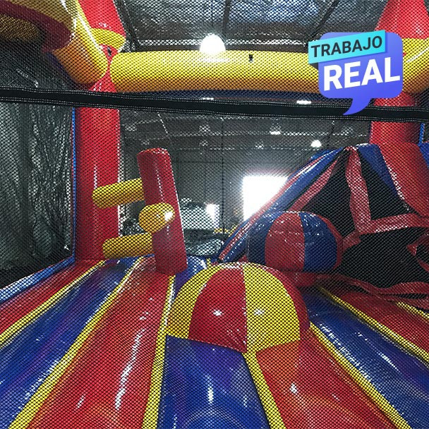 Inflable azul y rojo para actividades