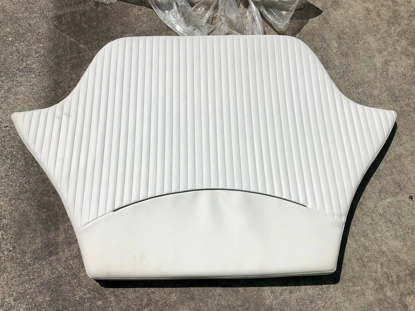 BOSTON WHALER CUSHION FOR 190 OUTRAGE BOW CUSHION 1781394 years 20072011