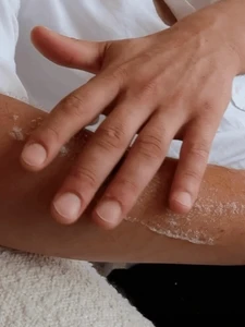 Massagemousse met heerlijk 'indecent' parfum
