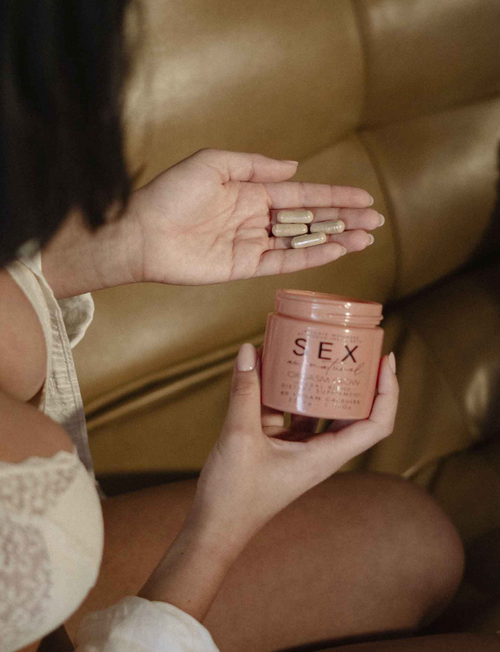 Orgasm Glow kruidensupplement: Ashwagandha, Tribulus, Damiana voor libido en energie. 100% plantaardig, geen hormonen. Minimum 8 weken. Niet bij zwangerschap of medicatie.