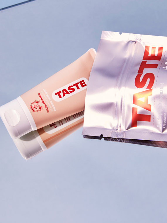 Friday Bae Taste lekker glijgel voor oraal en ander plezier met smaak van rode vruchten
