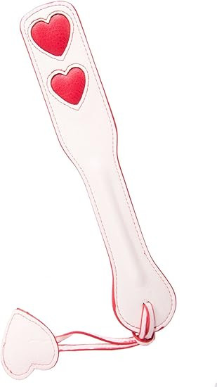 Flexibele lederen spanker met twee hartjes en een opberglus in roze en rood.