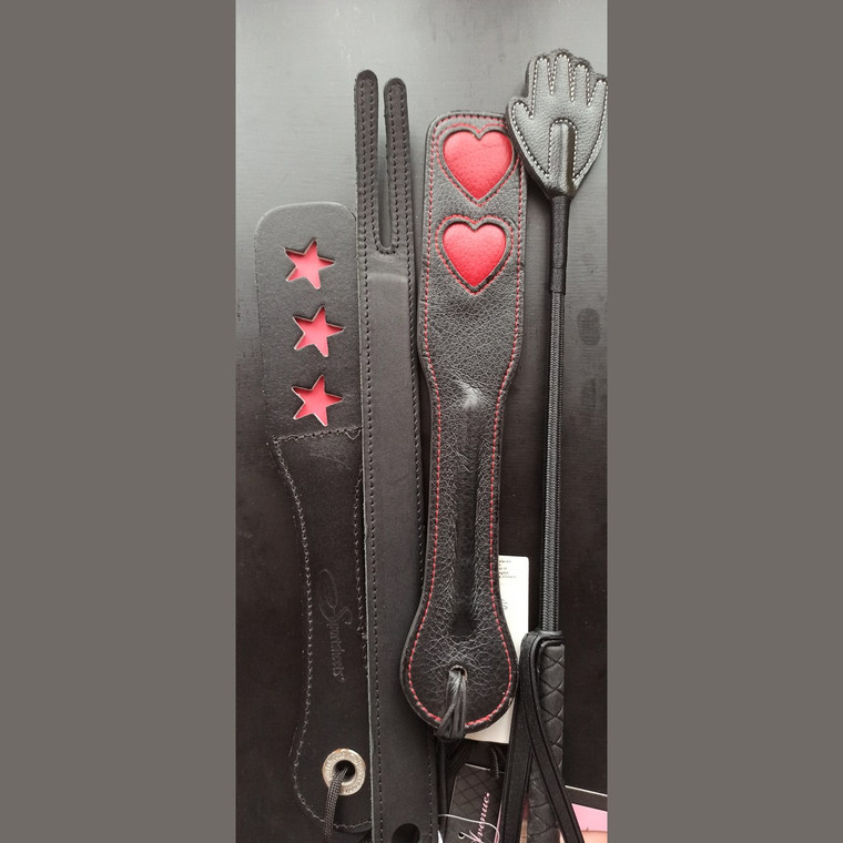 collectie lederen spanking materiaal, sport sheets, spanking paddle, helemaal links