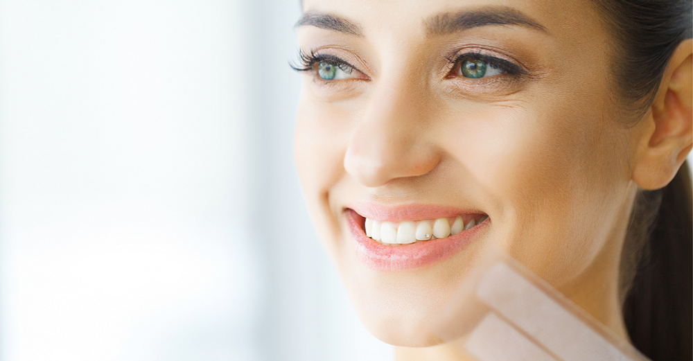 Il tuo sorriso non è mai stato così luminoso – Crest 3D Whitestrips per denti bianchi perfetti.