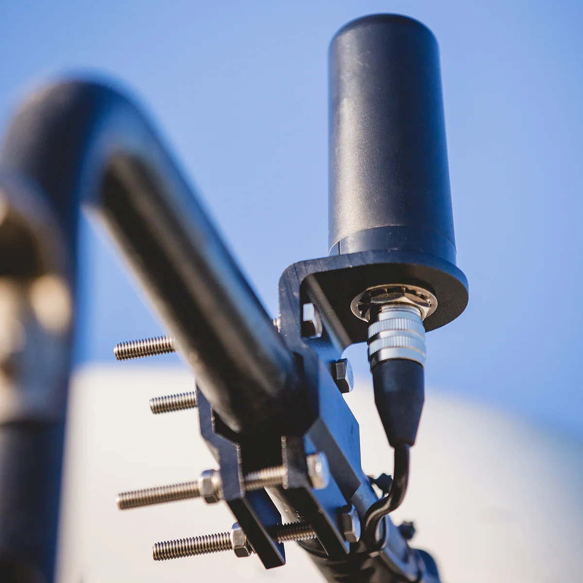 Midland MXTA23 Roll Bar / Mirror Antenna Mount - Antenna not included