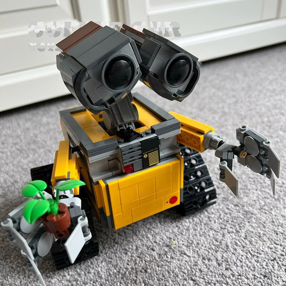 677Pcs Space Robot Building Bricks Dolls MOC Sets Classic Movie Blocks DIY Model 21303 Children Toys Adult Friend Birthday Gifts