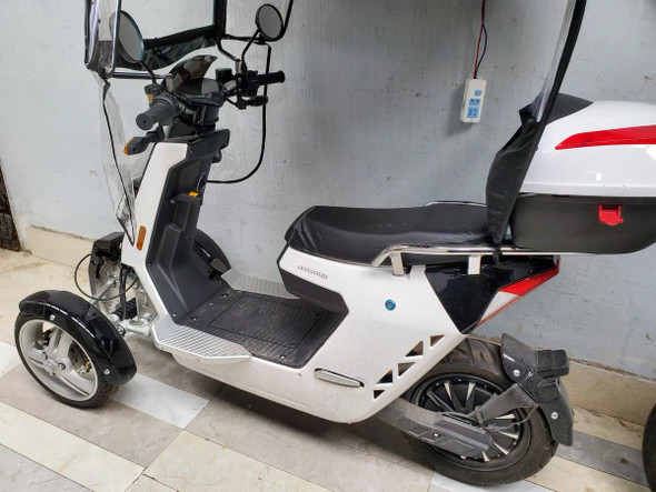 3000W 72V40AH lithium battery Tricycle E Scooter Electric Motorcycle with EEC