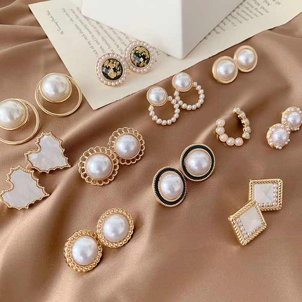 Korean Design Elegant Simulated Pearl Big Round Clip on Earrings Non Pierced Baroque Pearl Ear Clips for Women Jewelry Wholesale