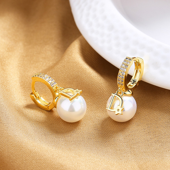 Retro Simulated Pearl Women Earrings Letter D Zircon Stud Earrings For Women Fashion Exquisite Gift Jewelry Accessories For Girl