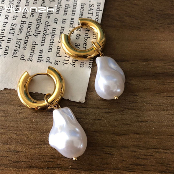 HUANZHI Baroque Irregular Imitation Pearl Pendant Hoop Earrings for Women Girls INS Fashion Wedding Party Jewelry Gifts 2023 New
