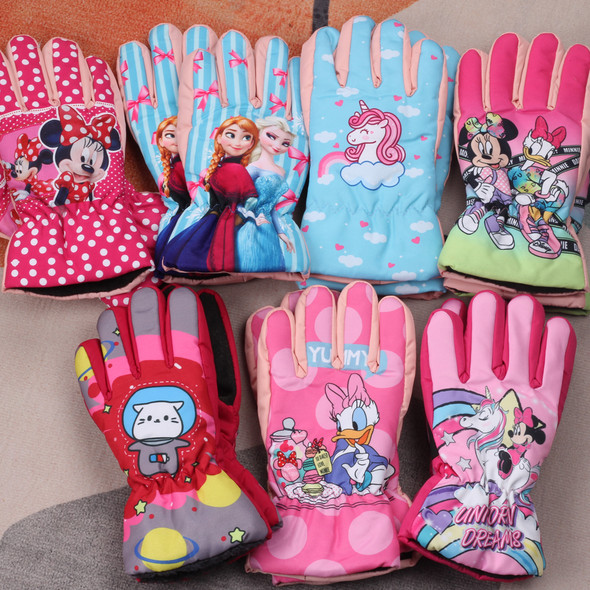 1pair Winter girl Random children's skiing gloves Outdoor cartoon windproof plush and thick insulation girls glove 5-12Years