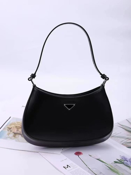 The latest 2023 black bag, shoulder bag, handbag, underarm bag, fashionable and popular French stick small bag