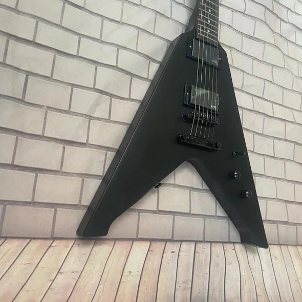 Irregular fork style 6-string integrated electric guitar, black body, matte color, rose wood fingerboard, maple wood track, EMG