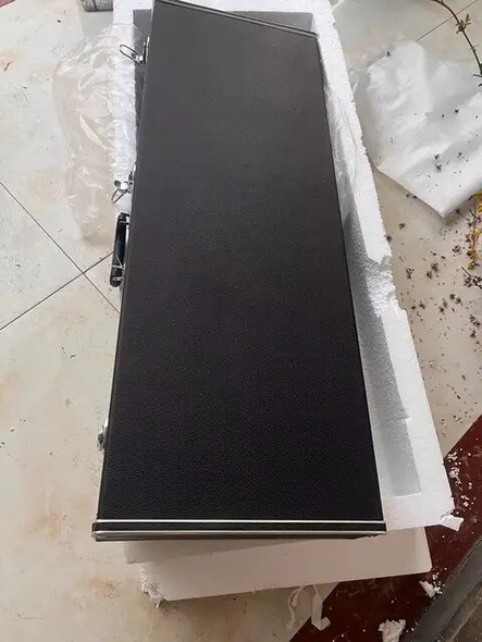 Electric guitar with 6-string split body, white body, high gloss, rose wood fingerboard with white inlay, white pearl guard, LP