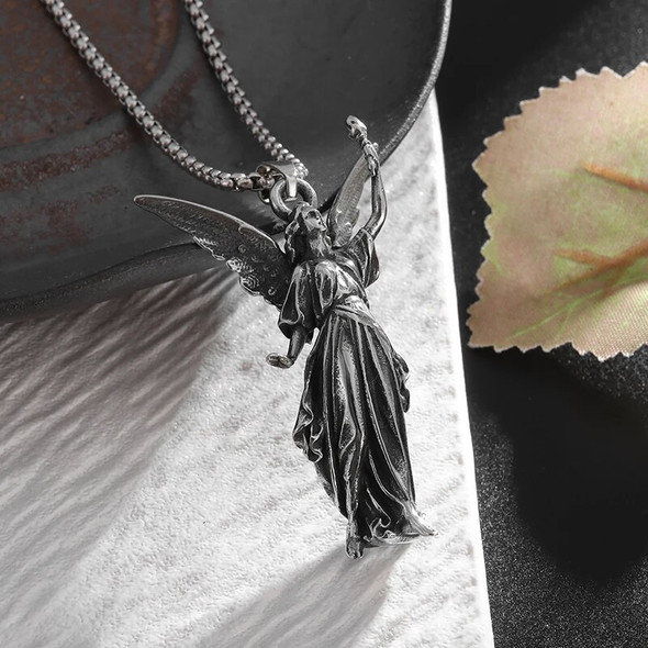 Retro Angel Wings Pendant Necklace for Men and Women Fashion Punk Trend Hip Hop Rock Jewelry Party Gift