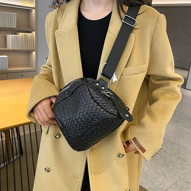 Luxury Brand Women Shoulder Crossbody Bag Woven pattern Shell Bag Leather Chest Bag Fashion Mobile Phone Purses Ladies Waist Bag