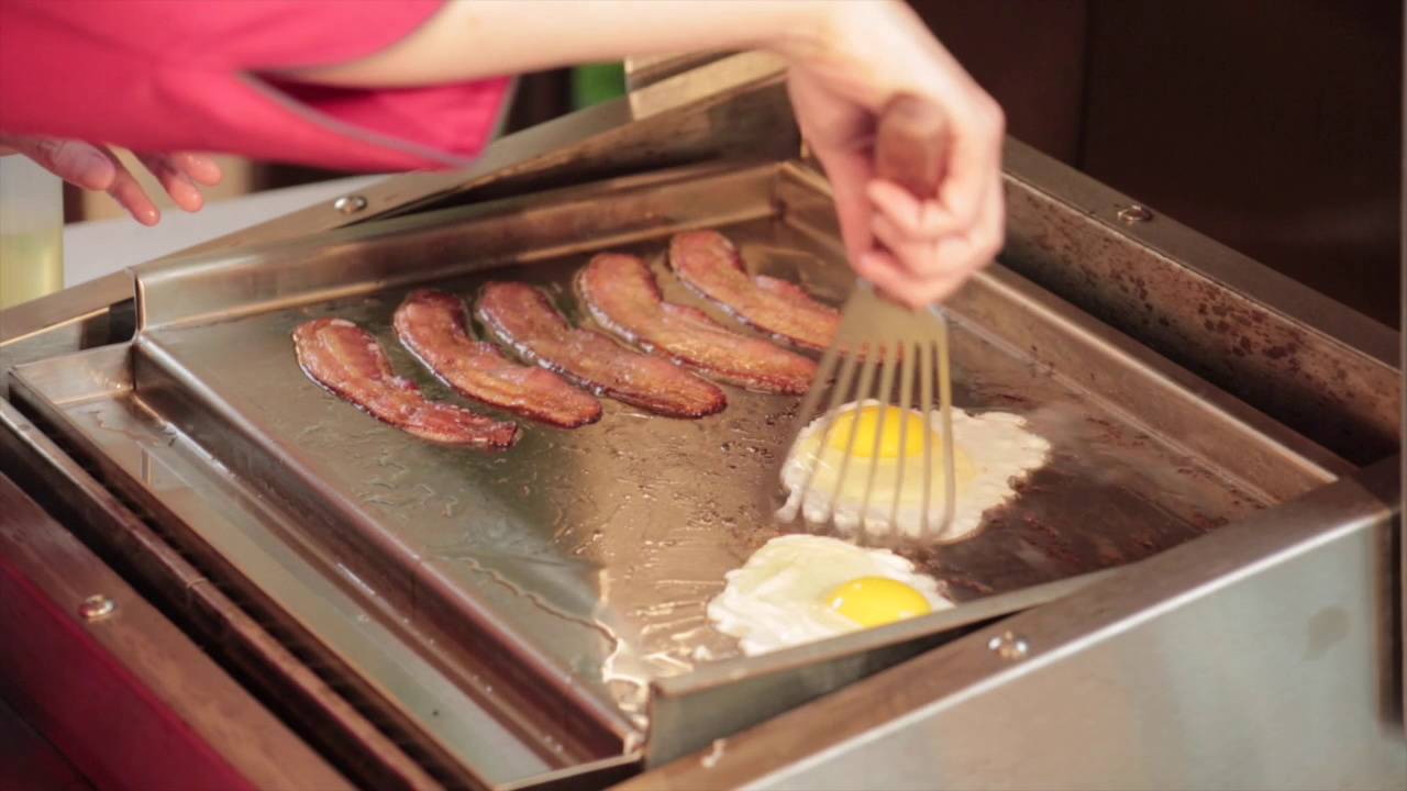 Chef Danielle demonstrates eggs and bacon on TEC's Commercial-Style Flat-Top Griddle