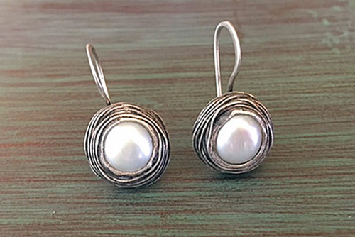 Shadow Nest Pearl Drop 