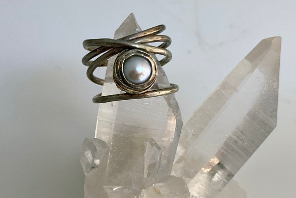 Shadow Nest Pearl Weave Ring
