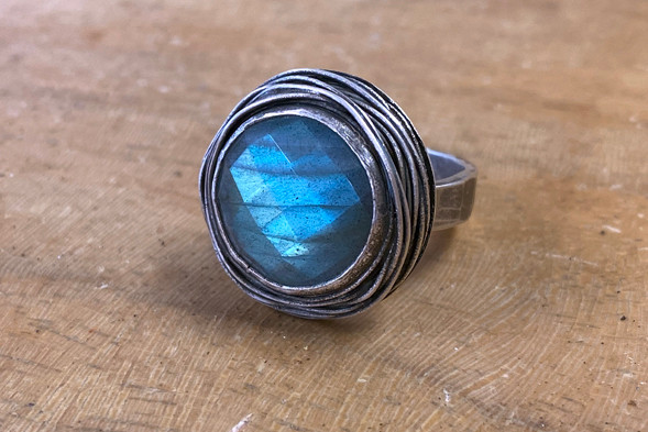 Shadow Sol Large Gemstone Nest Ring