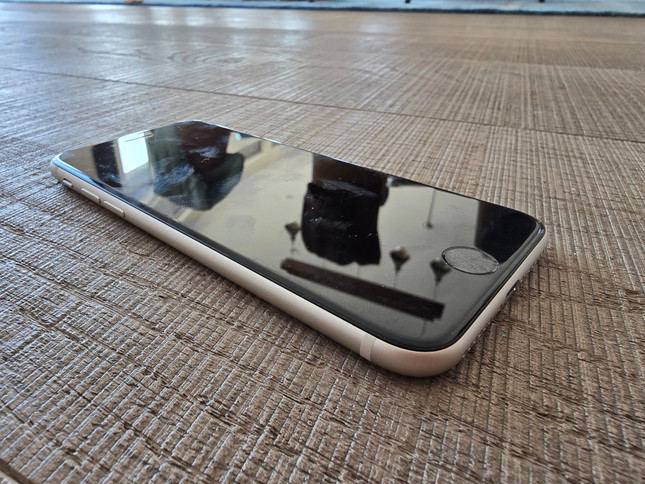White iPhone SE 3rd Gen (2022) 64GB Battery 100% Unlocked
