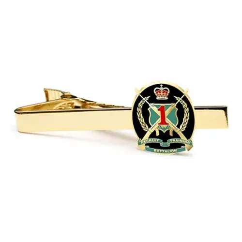 1 RTB Tie Bar 1st Recruit Training Battalion (1 RTB) 20mm full colour enamel tie bar. Order now from the military specialists. Displayed on a presentation card. This beautiful gold plated tie bar looks great on bot